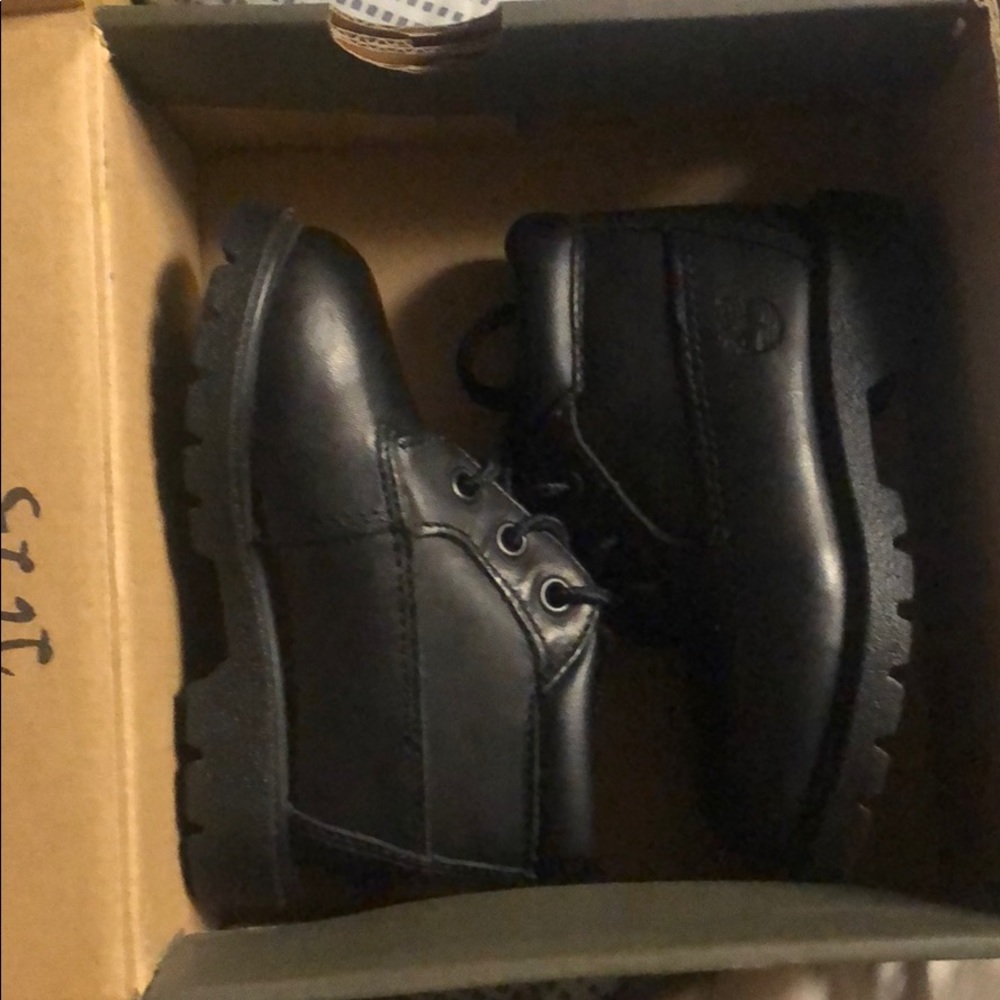 Size 6 toddler’s/ petits 3eye chukka blk smooth